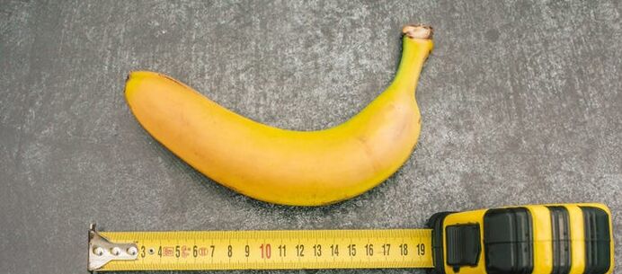 измерване на пениса на примера на банан