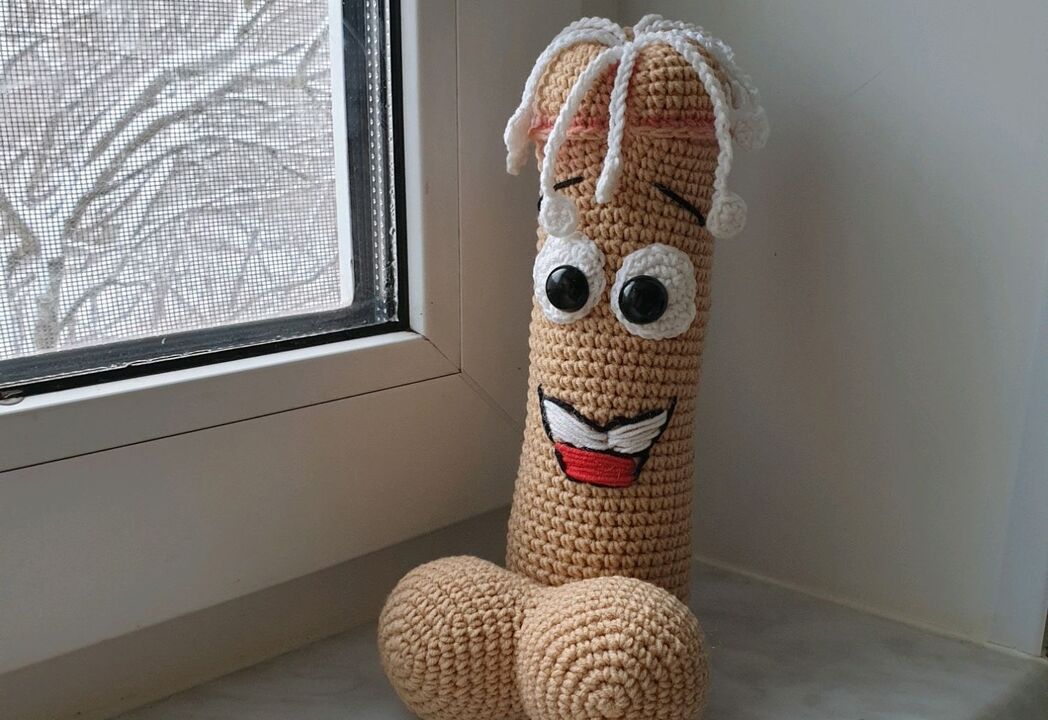 плетена играчка символизира увеличен пенис